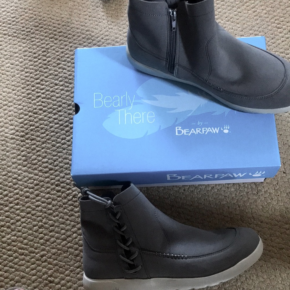 Bearpaw ankle boots size 9.5-10